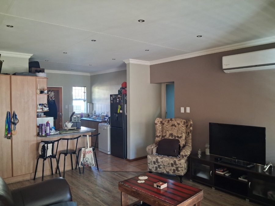 To Let 3 Bedroom Property for Rent in Langenhovenpark Free State